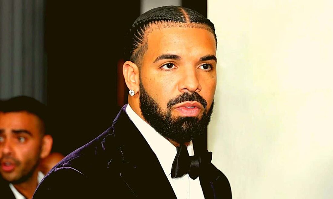Der renommierte kanadische Musiker – Aubrey Drake Graham (besser bekannt als Drake) – trennte sich von Bitcoin im Wert von 400.000 Dollar, nachdem Jake Paul seinen Kampf gegen Tommy Fury verloren hatte. Hätte Paul seinen Gegner KO geschlagen, hätte der Sänger einen Gewinn von über 1 Million Dollar in BTC erzielt. Verstrickt in den „Drake-Fluch“ Der Musiker gewettet Die primäre Kryptowährung im Wert von 400.000 US-Dollar, die sein enger Freund Jake Paul (eine amerikanische Social-Media-Persönlichkeit, die eine Boxkarriere verfolgte) Tommy Fury (den jüngeren Halbbruder des Weltmeisters im Schwergewicht Tyson Fury) schlagen wird. Er nutzte erneut die Casino-Spieleplattform – Stake. Die …