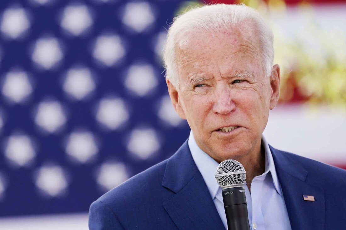 US-Präsident Joe Biden hat diesen Donnerstag seinen offiziellen Haushaltsplan für 2024 veröffentlicht – und Kryptowährungstransaktionen stehen im Fadenkreuz. Zu seinen zahlreichen Vorschlägen gehört es, Krypto denselben Wash-Sale-Regeln wie Aktien und Anleihen zu unterwerfen und gleichzeitig die Kapitalertragssteuern für die reichsten Amerikaner zu erhöhen. Bidens Budgetplan Der Plan, nach dem Weißes Hauswird dazu beitragen, die Haushaltsdefizite in den kommenden zehn Jahren durch eine Reihe von Unternehmenssteuererhöhungen und Kürzungen der Staatsausgaben um 3 Billionen US-Dollar zu senken, trotz eines höher als erwarteten Verteidigungsbudgets von 835 Milliarden US-Dollar. Zu den Steuerprioritäten der Regierung gehört die Vervierfachung der Steuern auf Aktienrückkäufe von 1 % …