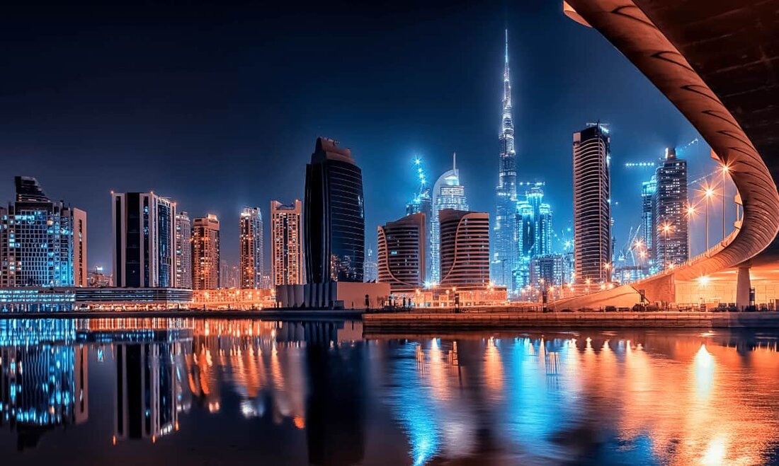 Dubais Virtual Assets Regulatory Authority (VARA) verbot alle Aktivitäten mit Privacy Coins wie Monero (XMR) und Zcash (ZEC). Die Regulierungsbehörde hat auch bestimmte Regeln für den inländischen Kryptowährungssektor durchgesetzt, um die Stadt in ein „internationales Zentrum für virtuelle Vermögenswerte“ zu verwandeln. Dubais neue Politik Nach den kürzlich veröffentlichten dokumentierenOperationen mit anonymitätsfördernden digitalen Assets wie XMR und ZEC sind jetzt im Finanzzentrum der Vereinigten Arabischen Emirate – Dubai – verboten. Die lokale Aufsichtsbehörde hat auch Autorisierungsanforderungen festgelegt, die Kryptofirmen erfüllen müssen, bevor sie in der Region auftauchen. Zu den grundlegendsten Prinzipien gehören Verpflichtungen zur Bekämpfung der Geldwäsche, Marketingprotokolle, die Verhinderung von …