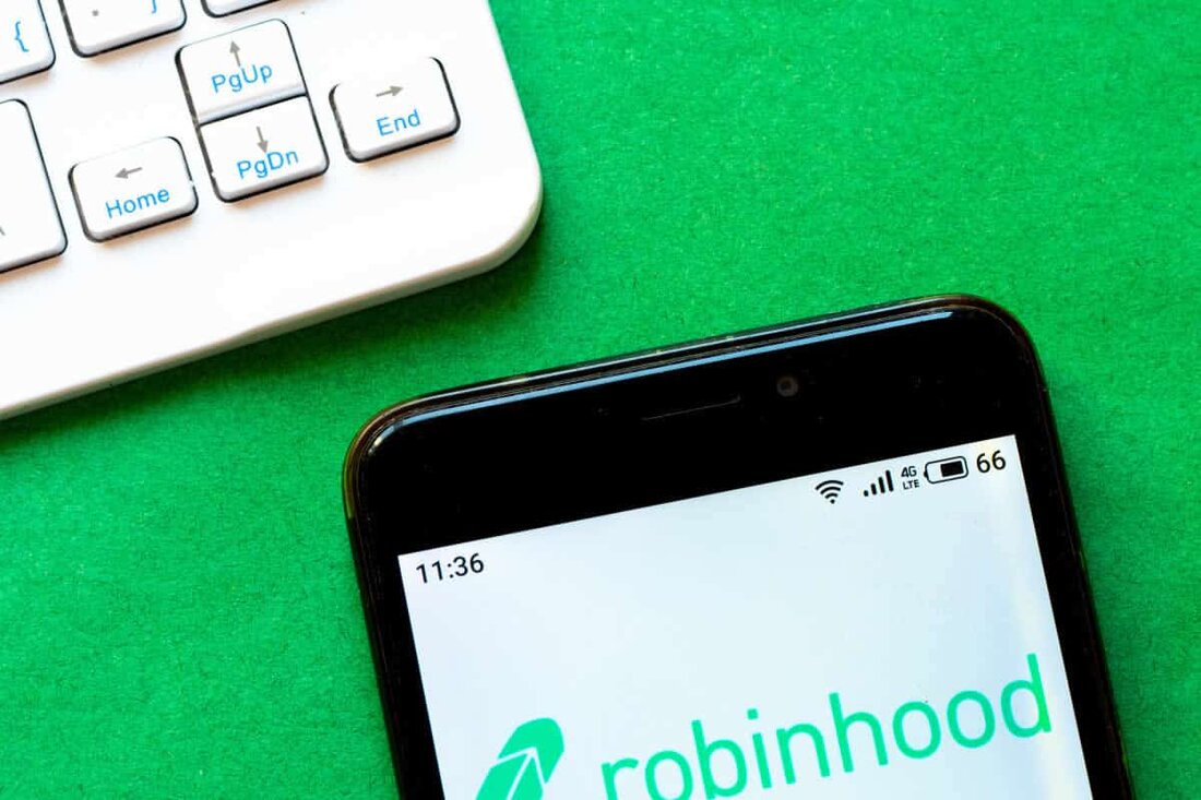Das Online-Brokerage-Unternehmen Robinhood hat am Mittwoch seine Krypto-Wallet-App weltweit für IOS-Benutzer eingeführt. Die App wird sowohl das Ethereum-Netzwerk als auch seine Layer-2-Skalierungslösung Polygon unterstützen – aber nicht Bitcoin. Robinhoods Web3 Wallet Pro a Blogeintrag von Robinhood hat die Wallet-App des Unternehmens nun eine Warteliste von über erreicht 1 Million Benutzerund wurde in über 130 Ländern heruntergeladen. Für eine begrenzte Zeit können Benutzer der App mit 1 USDC belohnt werden, wenn sie Krypto im Wert von 10 $ von einer externen Brieftasche oder Börse einzahlen, oder 5 USDC verdienen, wenn sie einen gleichen Betrag von Robinhoods eigener Börse abheben. Mit der &hellip;