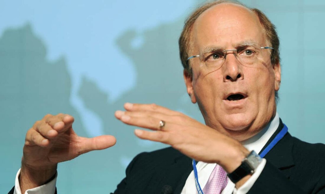 Larry Fink, Chief Executive Officer der weltweit größten Vermögensverwaltungsgesellschaft BlackRock, glaubt, dass die Tokenisierung von Anlageklassen wie Aktien und Anleihen die Effizienz auf den Kapitalmärkten fördern und den Zugang für Investoren verbessern könnte. Der Geschäftsführer notiert in seinem jüngsten jährlichen Brief an Investoren, dass BlackRock derzeit die Digital-Asset-Branche erforscht und dies auch weiterhin tun würde, insbesondere in Bereichen im Zusammenhang mit zugelassenen Blockchains und der Tokenisierung von Aktien und Anleihen. BlackRock erkundet tokenisierte Aktien und Anleihen In dem Brief meinte Fink, dass das Betriebspotenzial im Bereich der digitalen Assets über Bitcoin hinausgehe. Der CEO gab bekannt, dass in der aufstrebenden &hellip;