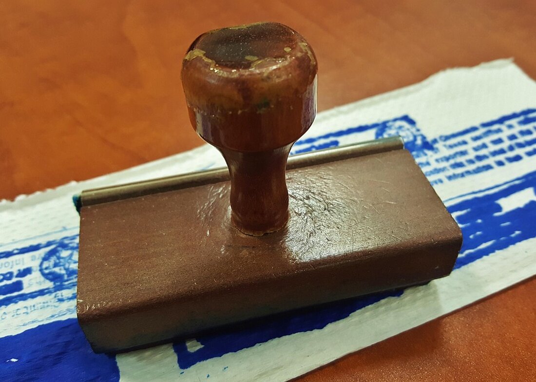 David Sacks: Medienkritik und Kontroversen im Krypto-Markt David Sacks, der als „Krypto-Czar“ während der Trump-Administration gilt, hat die Berichterstattung der Medien über den Kryptomarkt scharf kritisiert. Diese Äußerungen erfolgten im Kontext des Verkaufs von über 200 Millionen USD in digitalen Vermögenswerten, der in den Medien oft als „Dumping“ bezeichnet wurde. Zur Einordnung: Sacks und seine Firma, Craft Ventures, hatten ihr gesamtes Krypto-Portfolio kurz vor dem Amtsantritt von Präsident Trump liquidiert. In einem Memo des Weißen Hauses wird darauf hingewiesen, dass entscheidend sei, dass Sacks bedeutende Schritte unternommen hat, um potenzielle Interessenkonflikte zu minimieren. Dies geschah durch den Verkauf von Hunderten …